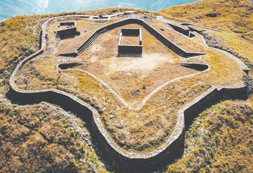 पर्यटकको मन लोभ्याउँदै ऐतिहासिक दुगुनागढी