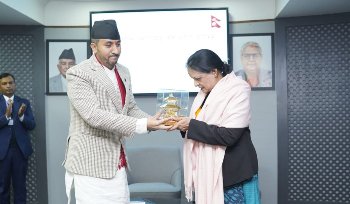 देश बनाउन कर्मचारीको भूमिका महत्वपूर्ण : सञ्चारमन्त्री खरेल