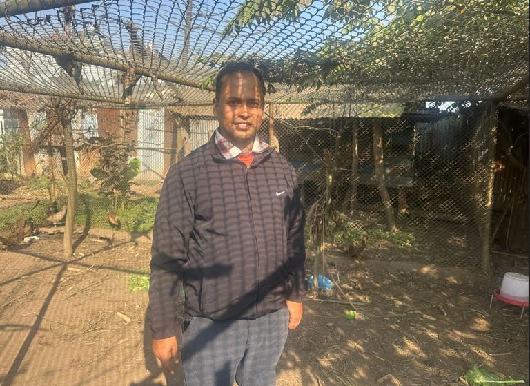 साउदीबाट फर्किएका प्रेमप्रसाद घरमै कालिजपालन गर्दै, कति कमाउँछन् मासिक ?