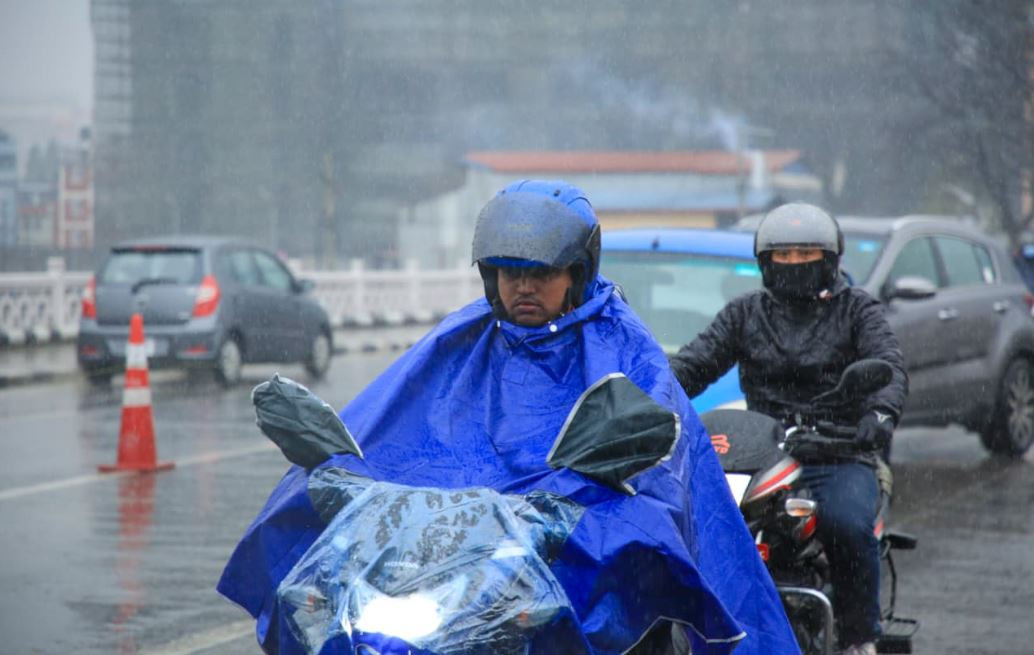 आज अधिकांश क्षेत्रमा यस बर्ष हिउँदकै पहिलो बर्षा, भोलिदेखि कस्तो रहला मौसम ?