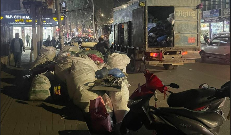 भरियो ल्यान्डफिल साइट, दुई सातापछि बल्ल उठाउन थालियो फोहोर