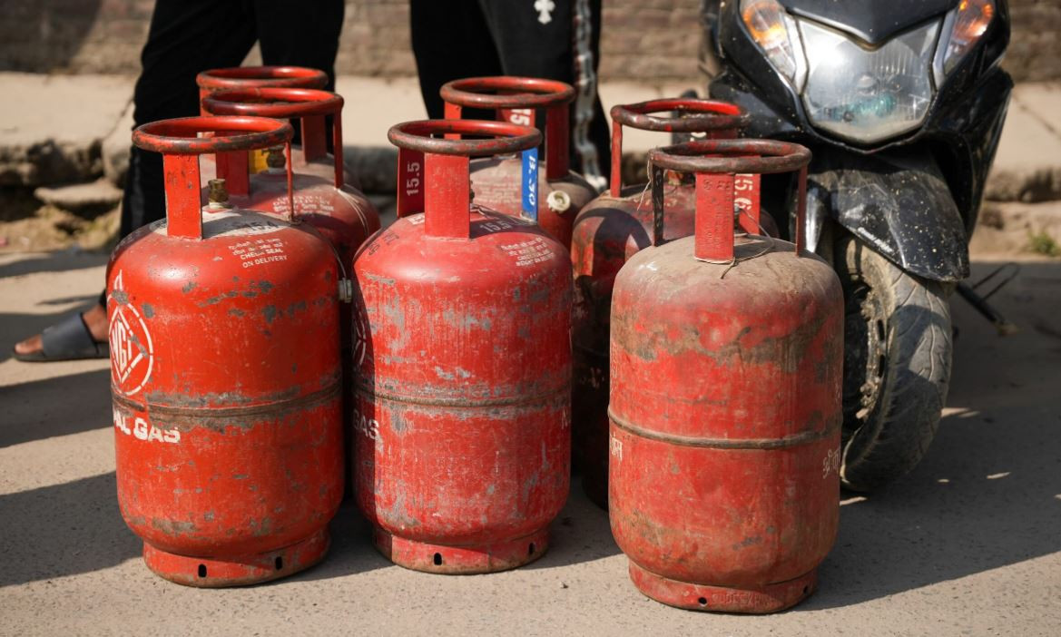 ऊर्जा आपूर्ति सहज भएपछि भारतले व्यावसायिक एलपिजी प्रतिबन्ध हटायो