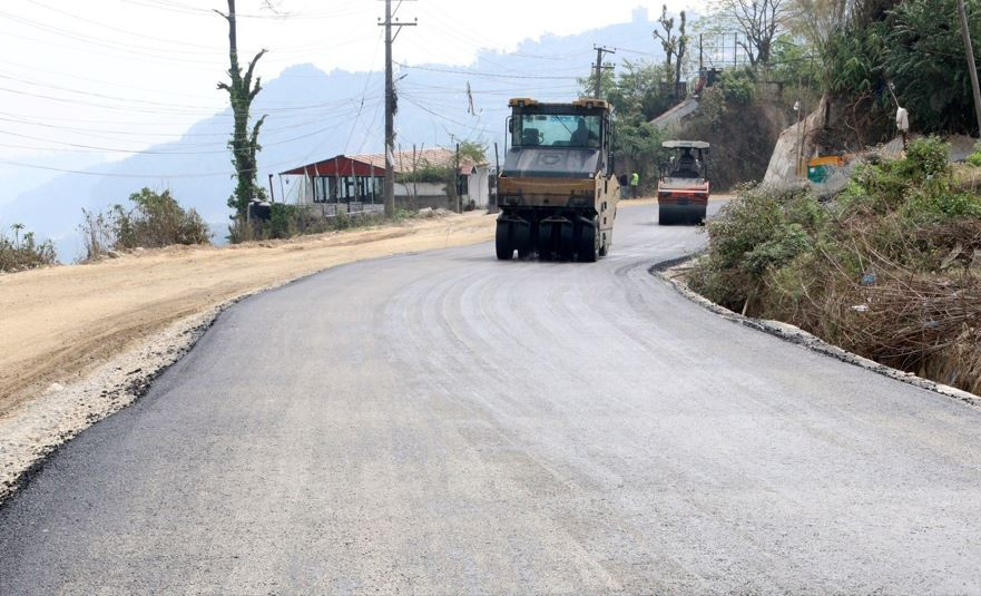 अरनिको राजमार्ग स्तरोन्नतिः बिटुमिन अभावले दुई महिनादेखि काम ठप्प