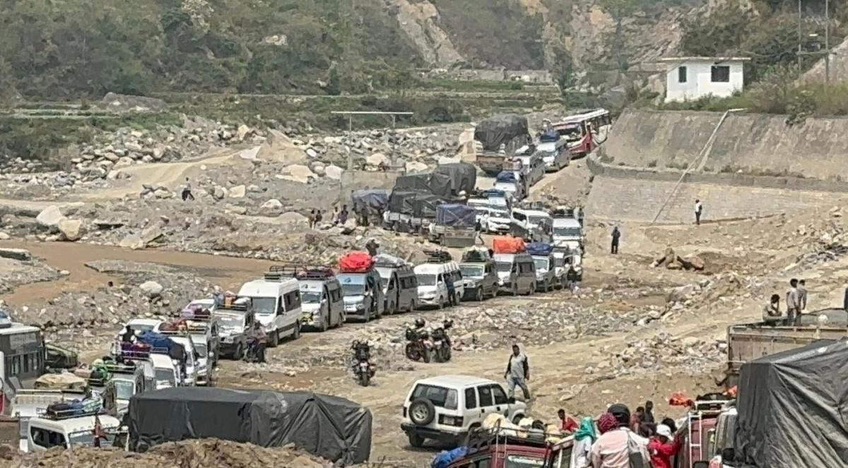 वर्षा र पहिरोले एक दर्जन सडक प्रभावित, नौ राजमार्ग पूर्ण रूपमा अवरुद्ध