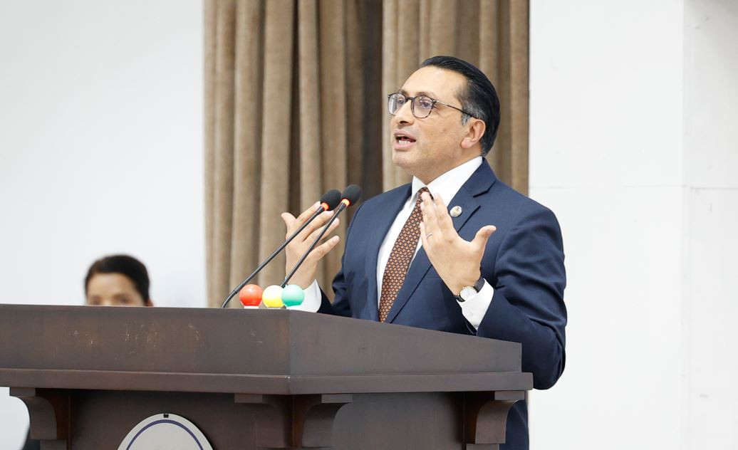 जवाफ दिँदै अर्थमन्त्रीले भने - कतै गरिबहरू यस बजेटमा अटेनन् कि ? मध्यम वर्ग भनेको को हो भन्ने बुझाइ अधुरो भयो ?