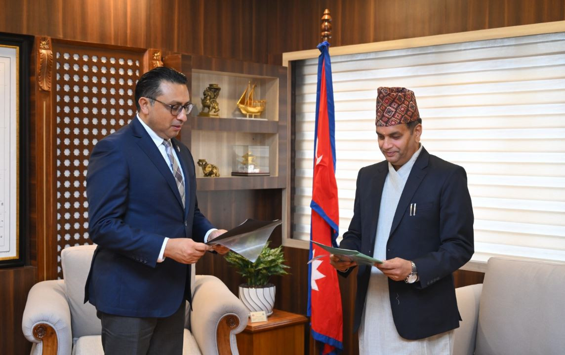धितोपत्र बोर्डका अध्यक्ष डा. गोपालप्रसाद भट्टले लिए पद तथा गोपनीयताको शपथ