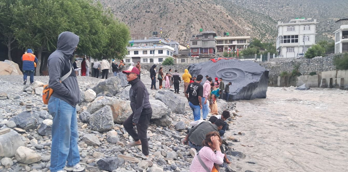 विश्वकै ठूलो शालिग्राम शीला हेर्न जोमसोममा बढ्यो धार्मिक पर्यटकको आकर्षण