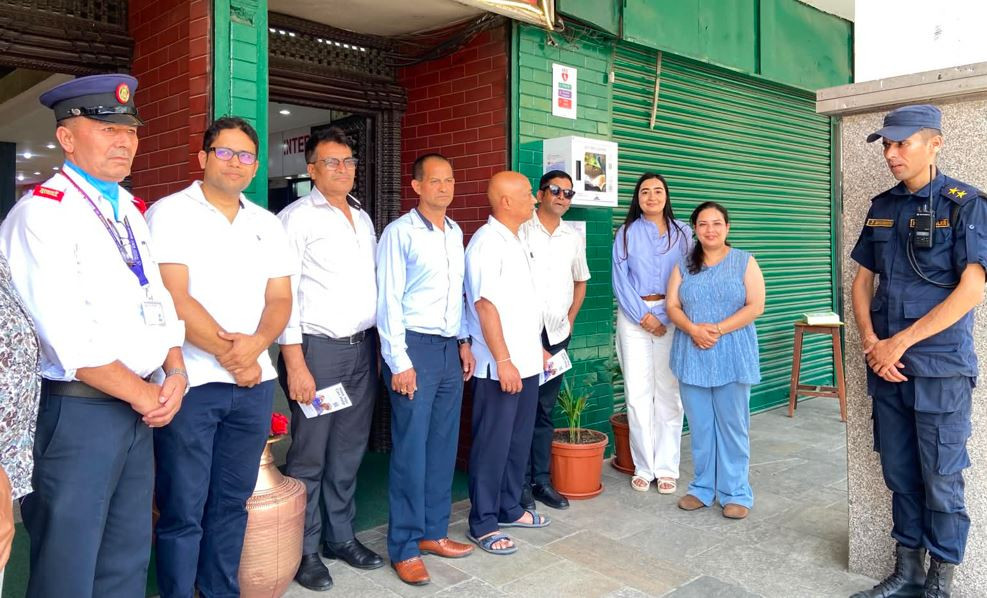 विशाल बजारमा सार्वजनिक अटोमेटेड एक्सटर्नल डिफिब्रिलेटर जडान, के गर्छ यसले ?