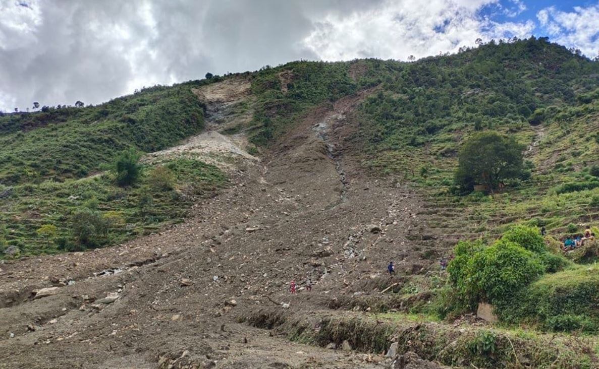 सिलिचोङमा पहिरोको कहरः २८ परिवार विस्थापित, ६०० घर अन्धकारमा