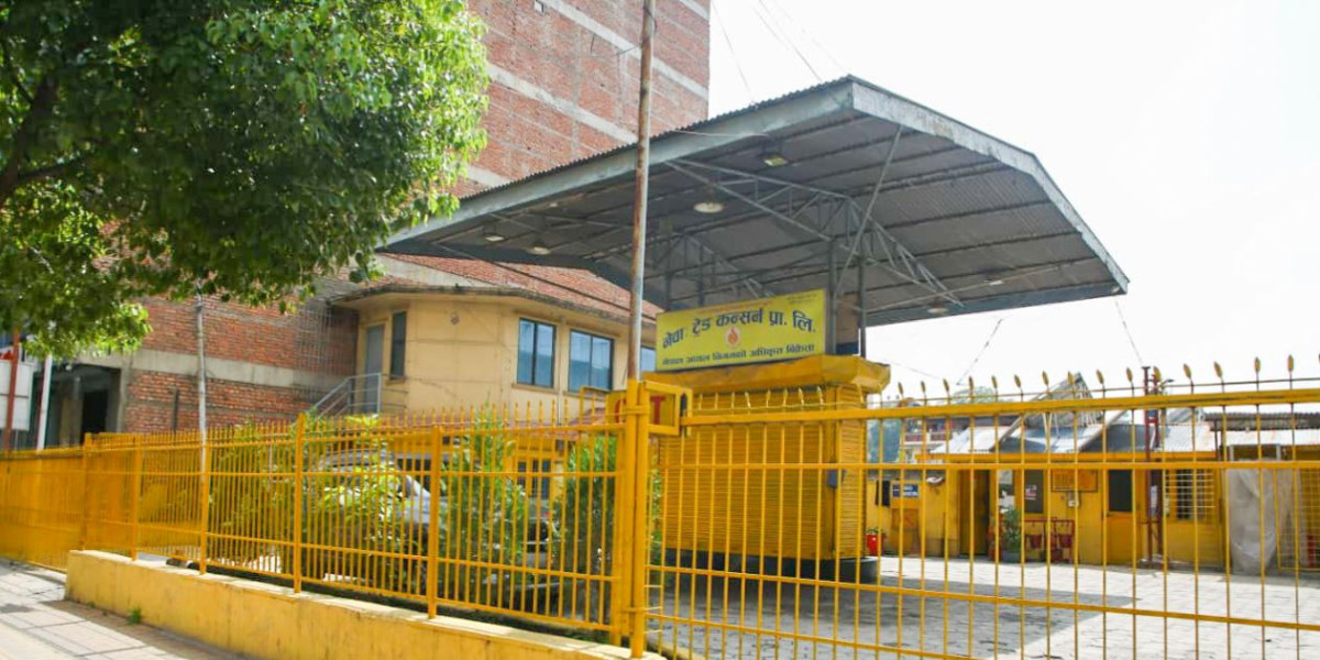 इन्धनको मूल्य घटेपछि काठमाडौंका अधिकांश निजी पेट्रोल पम्प बन्द