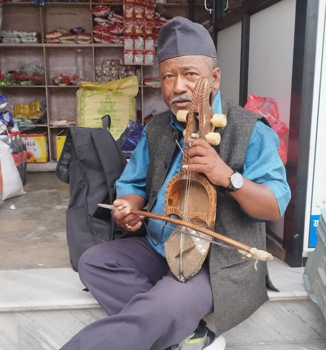 नयाँ पुस्ता टाढिँदा पुर्ख्यौली सारङ्गी पेसा जोगाउने एक्लो सङ्घर्ष