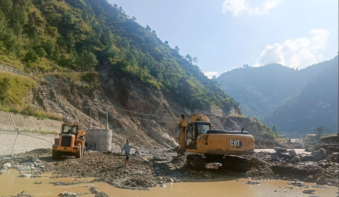 वर्षा र पहिरोका कारण देशका विभिन्न राजमार्ग तथा सडकखण्ड प्रभावित