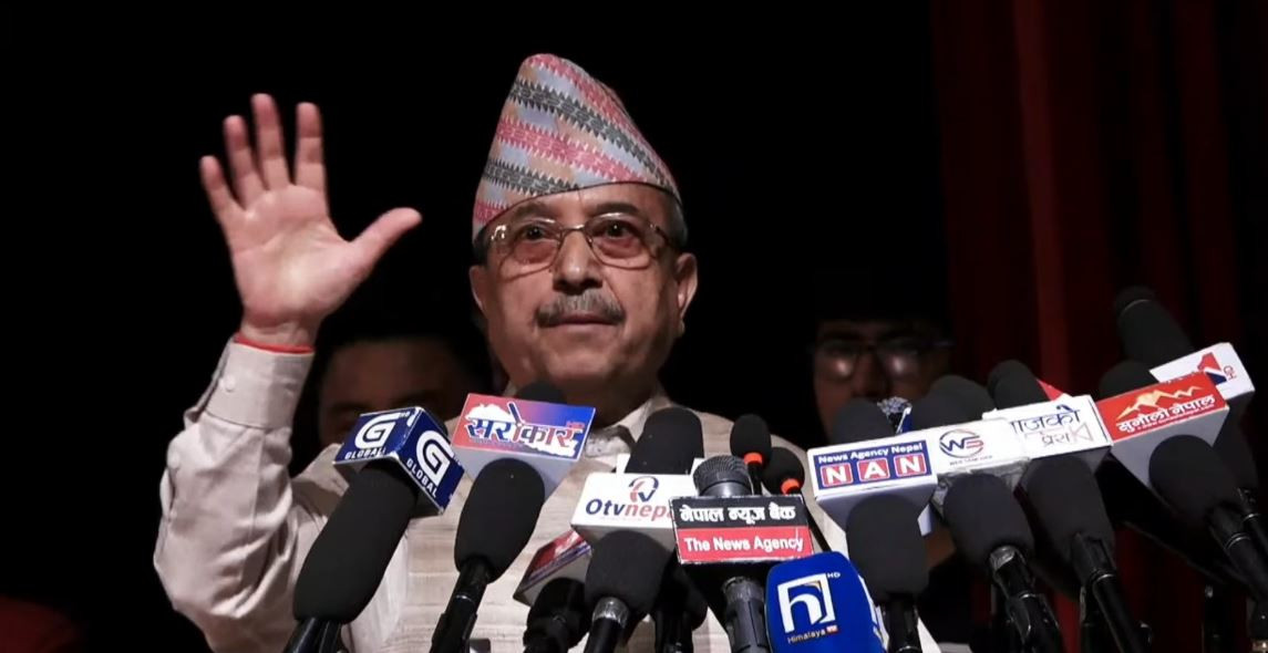 केवल व्यक्तिलाई जोडेर बनाएको एकताले वीपीको उचाइ छुन सक्दैन : पूर्णबहादुर खड्का