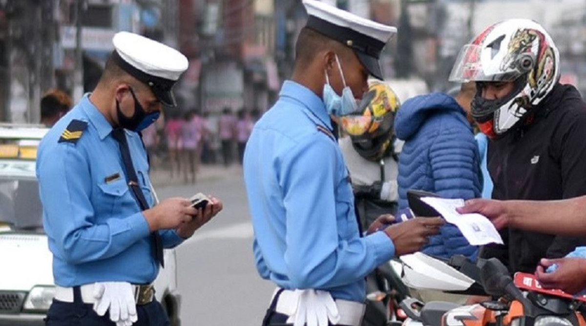 २४ घण्टामा ट्राफिक प्रहरीले गर्यो १२०९ जनालाई कारबाही
