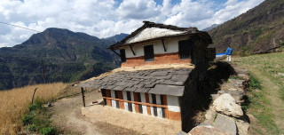 गाउँमा घर छन्, मान्छे छैनन्