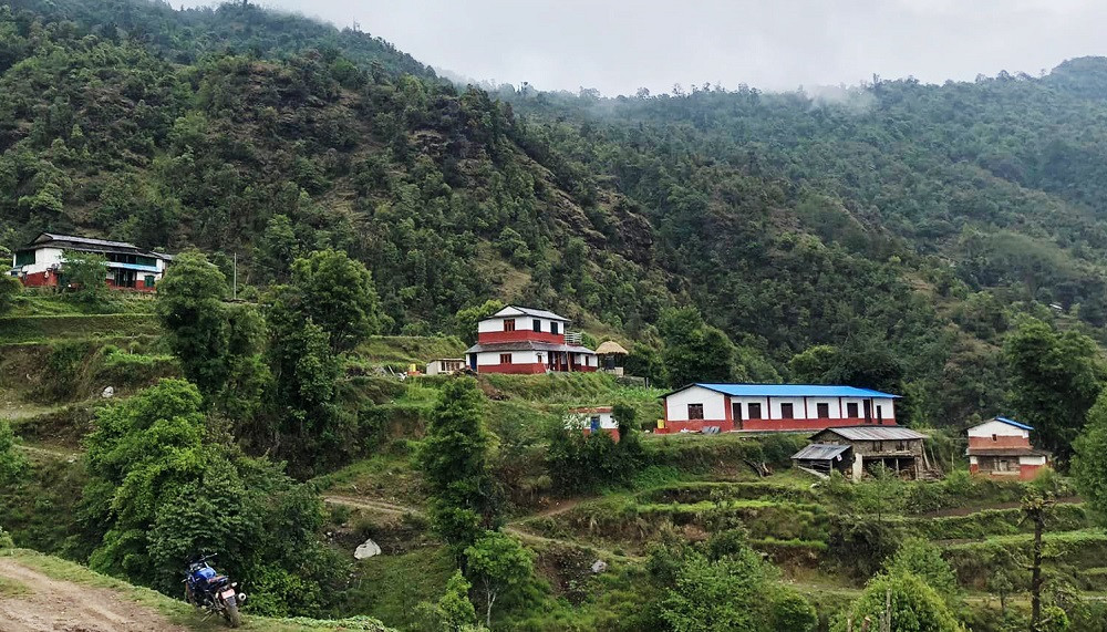 सुनसान छन् बागलुङका घरबास