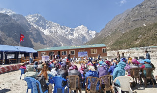 जलवायु परिवर्तनका कारण कष्ट झेलिरहेका थामेवासीलाई सहयोग गर्ने प्रधानमन्त्री ओलीको प्रतिबद्धता