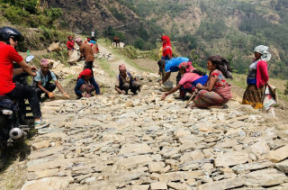 प्रधानमन्त्री स्वरोजगार कार्यक्रमअन्तर्गत २२ लाख खर्चिएर काठेखोलामा सडक स्तरोन्नति