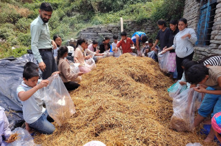 विद्यार्थीलाई पढाइसँगै सीप सिकाउँदै बेनीका विद्यालय
