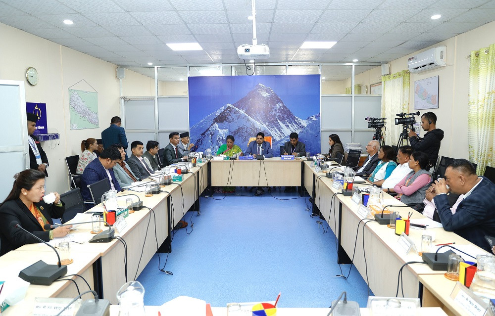 खाडीमा महिला कामदारमाथिको प्रतिबन्ध खुलाउने विषय विज्ञहरुसँग पर्याप्त छलफलपछि मात्र अघि बढाउन सांसदको राय
