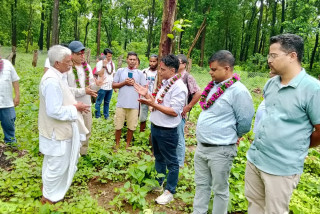 विकास निर्माणमा हातेमालो गर्दै सामुदायिक वन