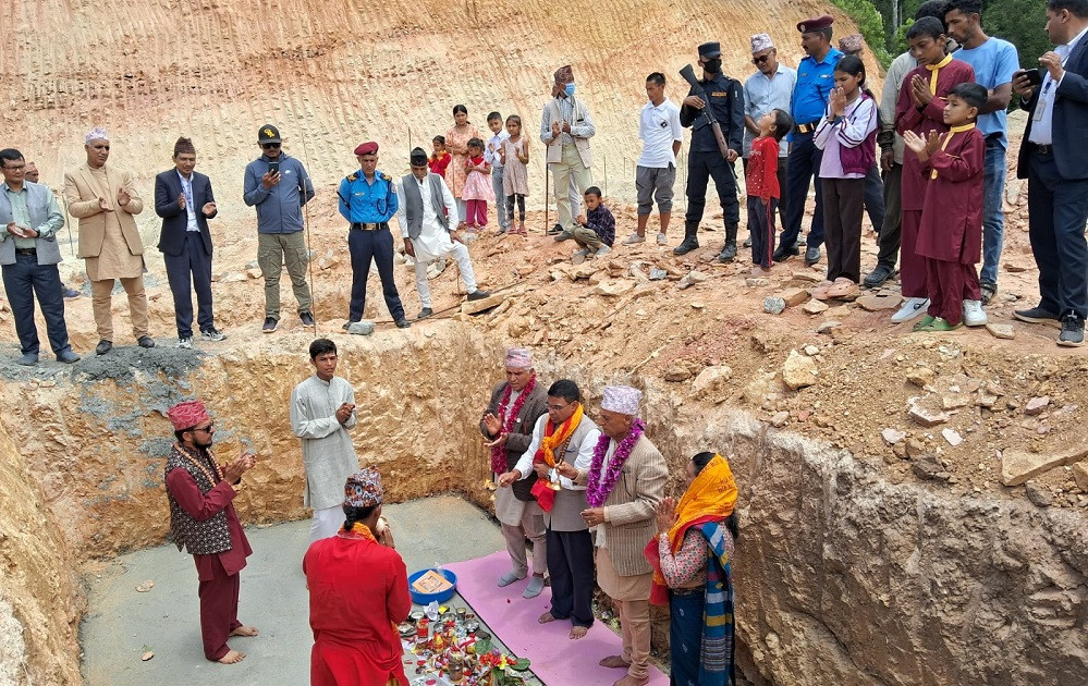 ‘नेपाल-भारत विकास सहकार्य’ अन्तर्गत अरुण बहुउद्देश्यीय प्रतिष्ठान भवनको शिलान्यास