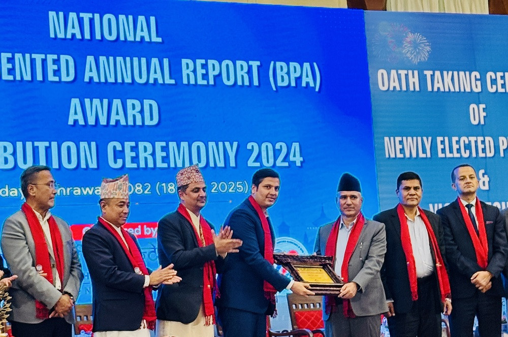 नबिल बैंक उत्कृष्ट वित्तीय प्रतिवेदनको गोल्ड अवार्डबाट सम्मानित