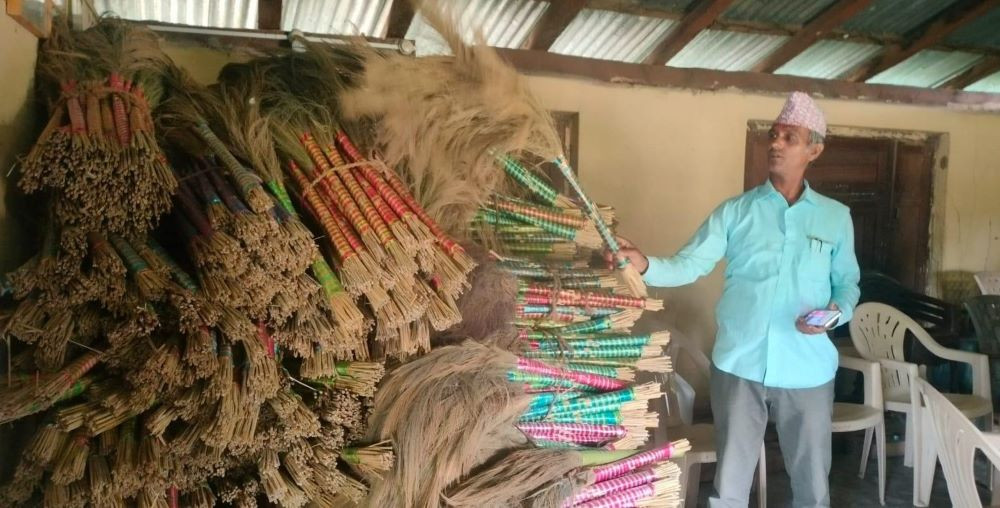 अम्रिसोखेतीबाट लाखौँ आम्दानी गर्दै सामुदायिक वन