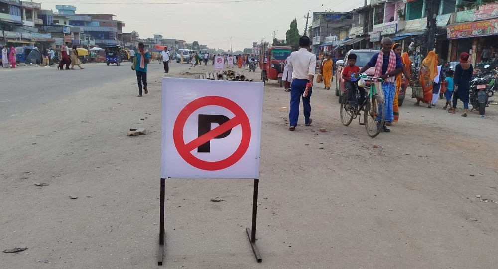 सडकपेटीमै लाग्दै आएको गुद्री हाटबजार स्थानान्तरण