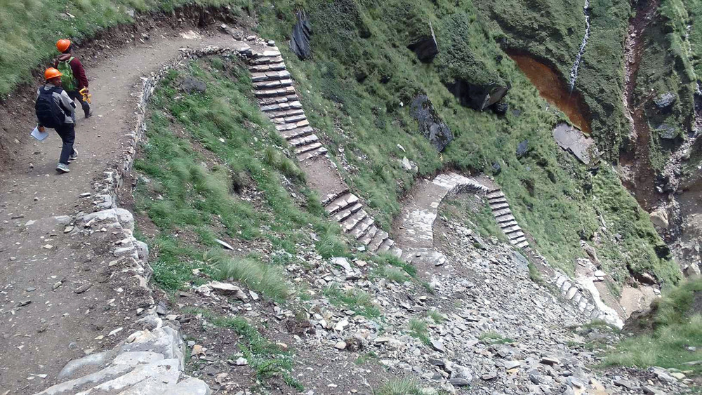 धौलागिरि आधार शिविर जाने पदमार्ग निर्माण