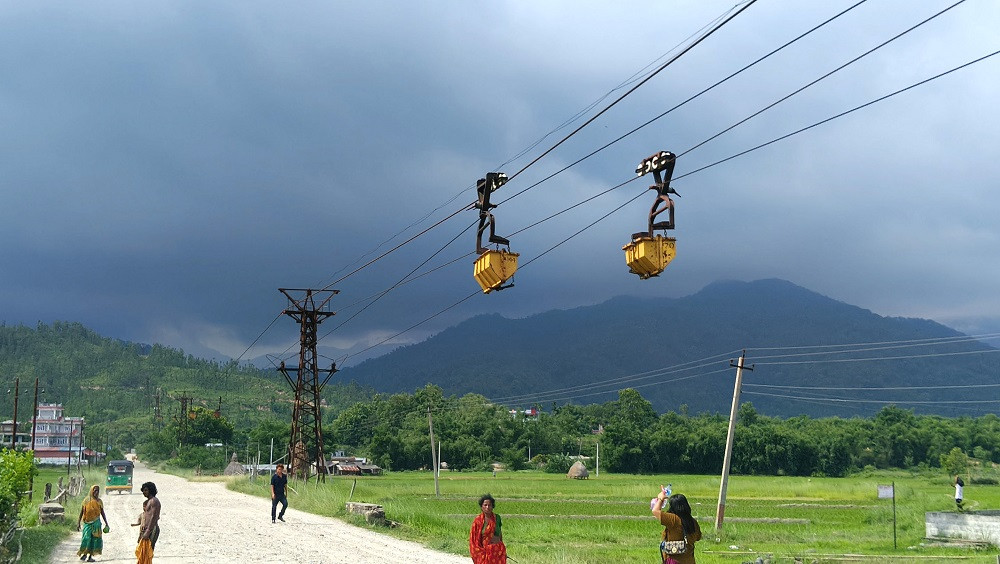उदयपुर सिमेन्ट : सञ्चालनमा नआएपछि जीर्ण बन्दै रोपवे