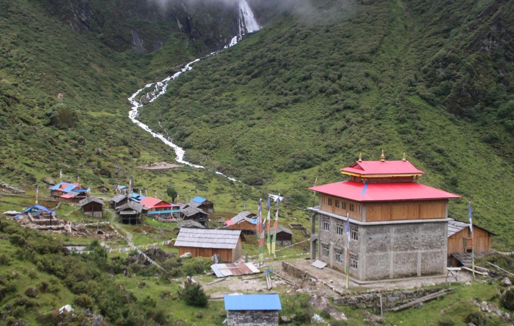 १ सय ७७ वर्ष पुरानो ‘जोङलुङ गुम्बा’ पुननिर्माण गर्न आर्थिक अभाव