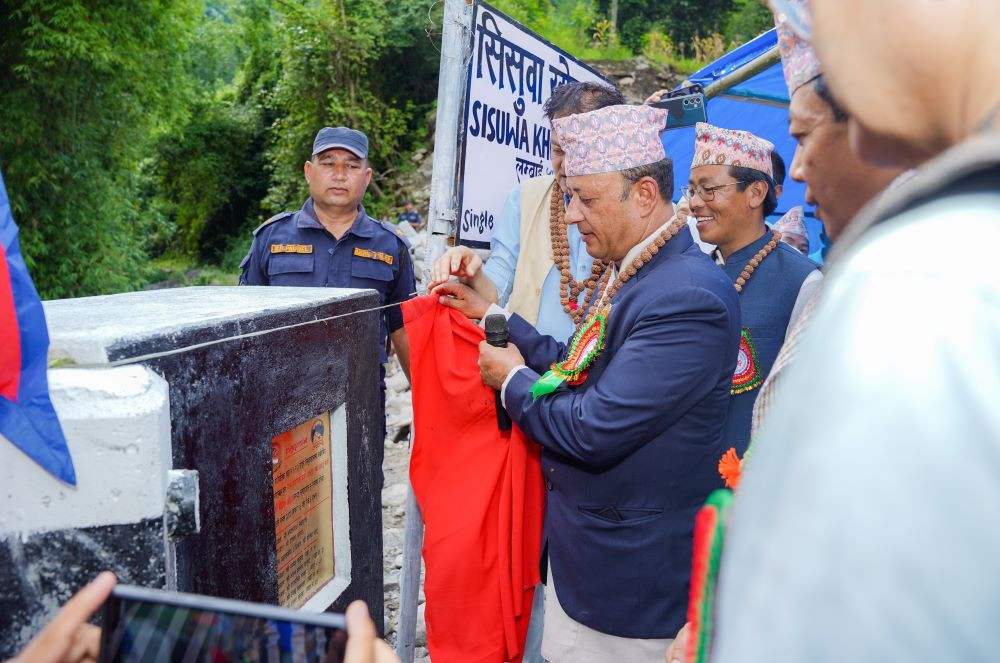 संखुवासभामा सिसुवा खोलाको पुल उद्घाटन, अर्को पुल निर्माणका लागि ठेक्का आह्वान हुँदै