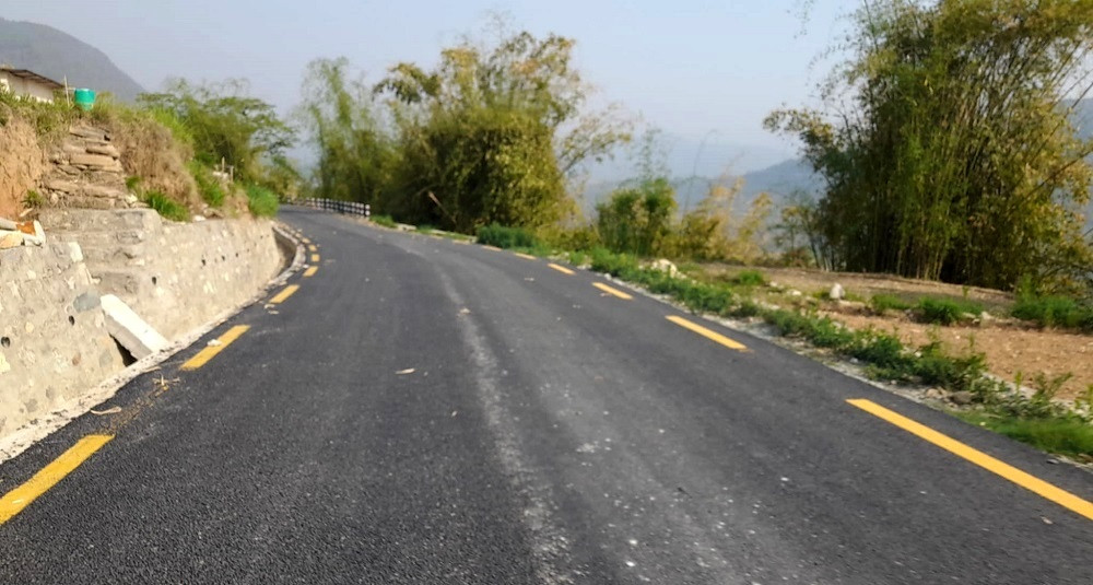 पर्वतमा एक वर्षमा ४५ किलोमिटर ग्रामीण सडक कालोपत्र