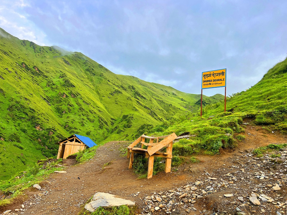 ढुंगे देउरालीमा बनाइएको विश्रामस्थल