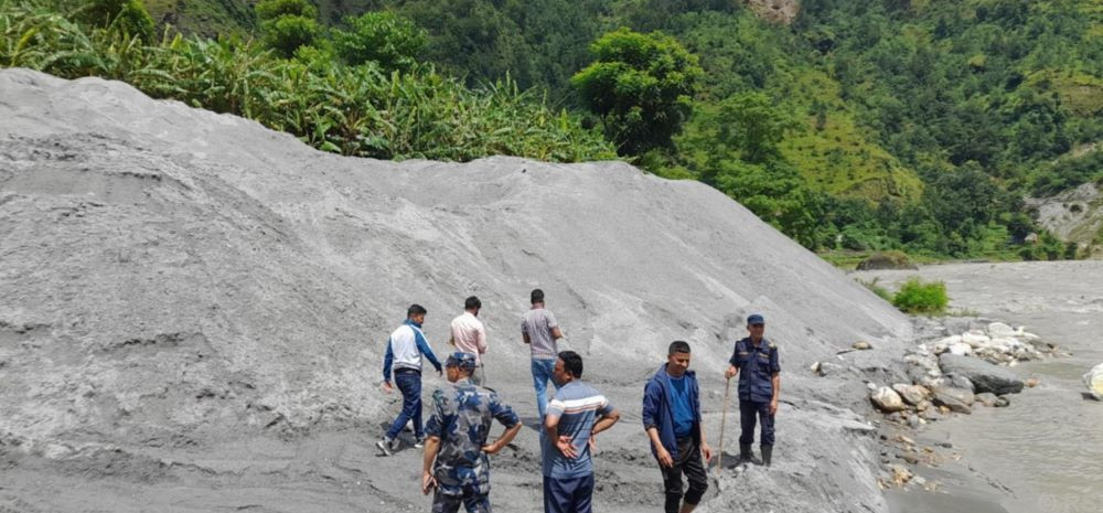 सर्वोच्च अदालतको अन्तरिम आदेश खारेज भएपछि कालीगण्डकीको अवैध दोहन बढ्यो