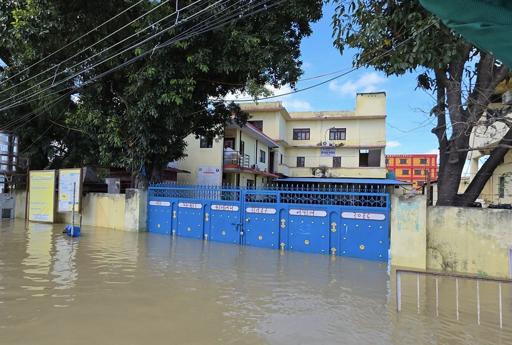 बाढीबाट रौतहटमा ४१२ परिवार विस्थापित, सरकारी कार्यालय पनि डुबानमा, ठूला सडकसमेत अवरुद्ध