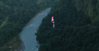 द क्लिफमा नयाँ इतिहास : नेपालको सबैभन्दा अग्लो हाइलाइन अभ्यास