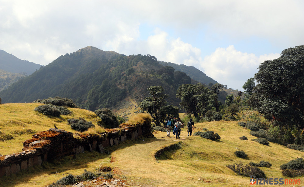 तस्बिर कथामा मुन्धुम पदमार्गका रंगहरू