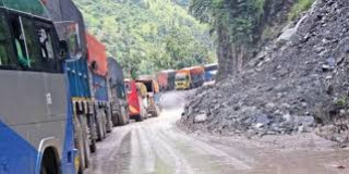 वर्षाका कारण देशभरका चार राजमार्ग पूर्णरूपमा अवरुद्ध