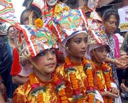 हास्यव्यङ्ग्य र परम्पराको संगम, उपत्यकामा गाईजात्रा पर्व धुमधामका साथ मनाइँदै