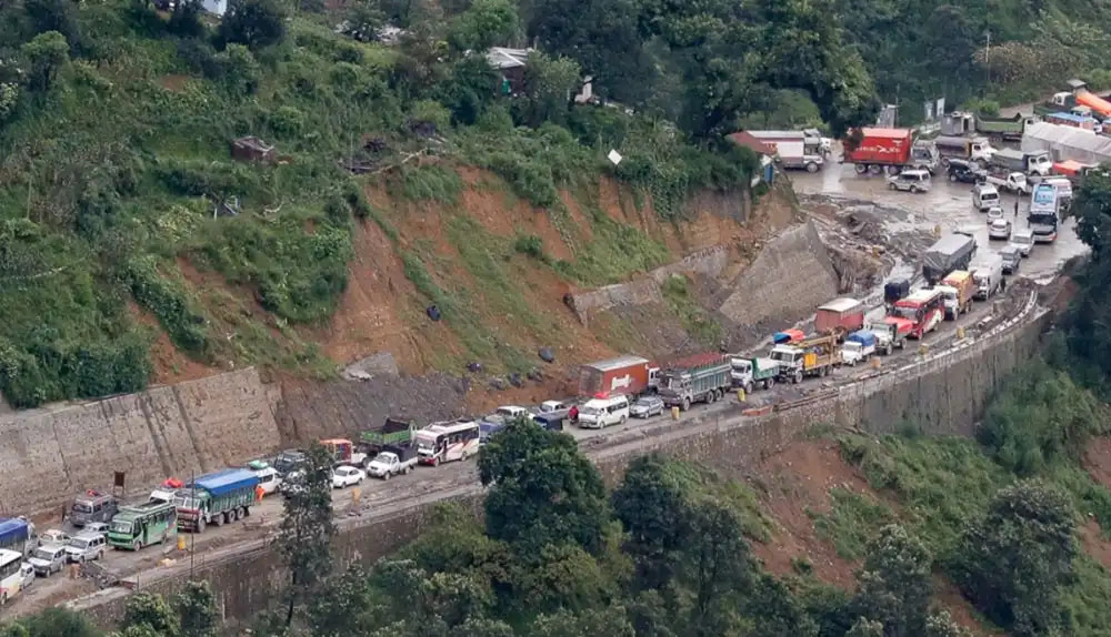 बिपी राजमार्गमा थप १५ दिन राति सवारी सञ्चालन बन्द