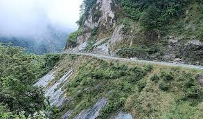 पहिरोले बेनी जोमसोम र बेनी दरबाङ सडक अवरुद्ध, जनजीवन प्रभावित