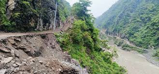 सडक भासिँदा कर्णाली राजमार्ग अवरुद्ध, वैकल्पिक बाटो प्रयोगको अनुरोध