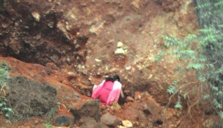 माटो खन्ने क्रममा ढिस्कोले पुरिएर ४ जनाको मृत्यु