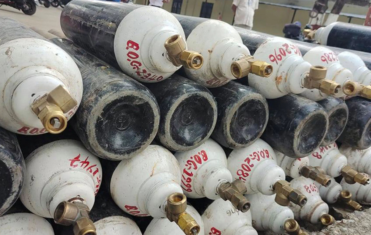 अक्सिजनको झन् हाहाकार : अस्पतालबाट निकालिए बिरामी