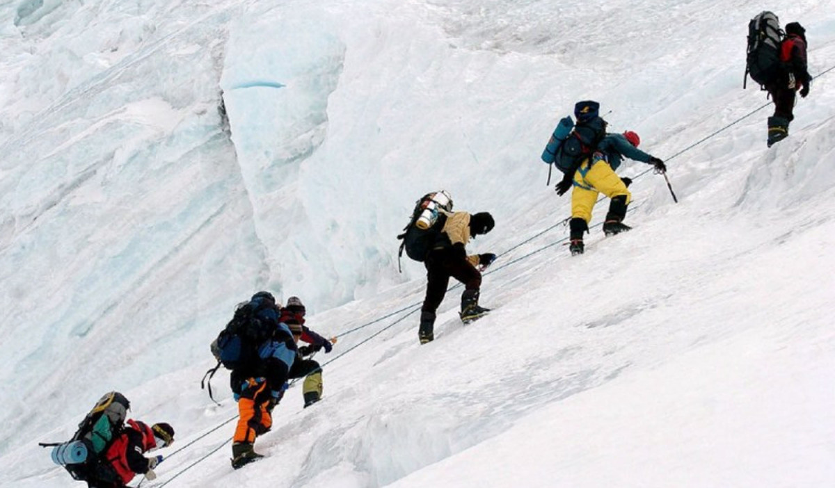 वसन्त ऋतुको हिमाल आरोहणबाट ७७ करोड रोयल्टी सङ्कलन, सगरमाथाबाट मात्रै ६७ करोड