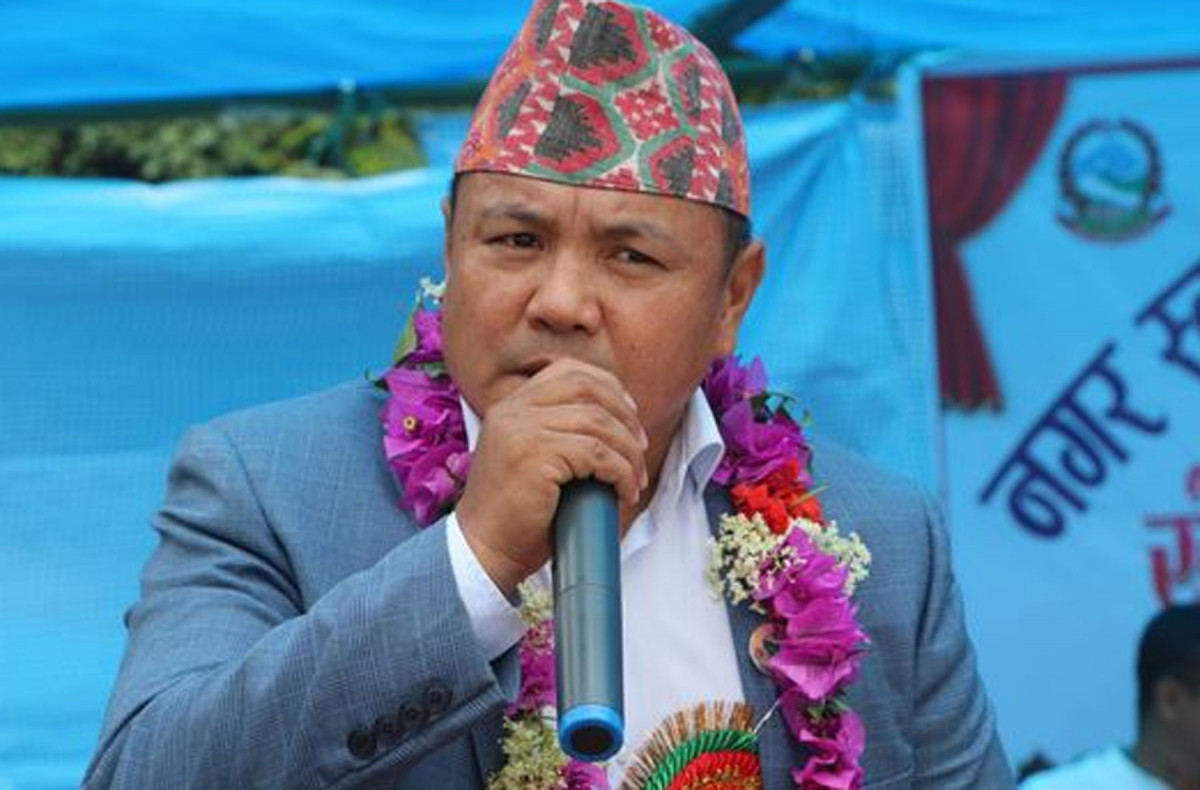 राहत बोकेर प्रकोप पीडितका घर–घरमा मन्त्री गुरुङ