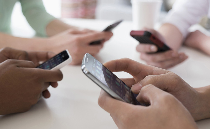 मोबाइल लत: ३ दिदी-बहिनीले नवौं तलाबाट हामफालेर ज्यान गुमाए