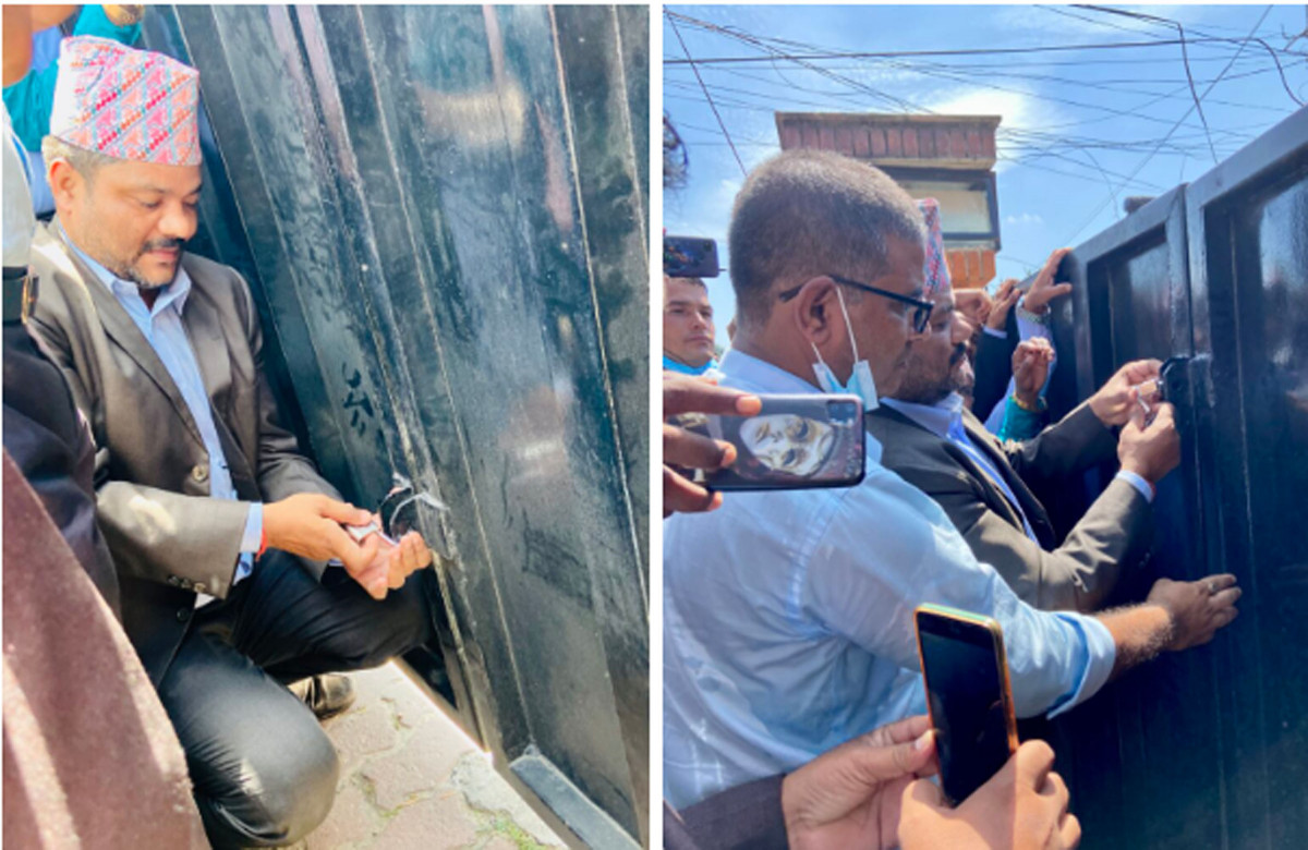 विद्यालय कर्मचारीले लगाए शिक्षा तथा मानव स्रोत विकास केन्द्रको गेटमा ताला